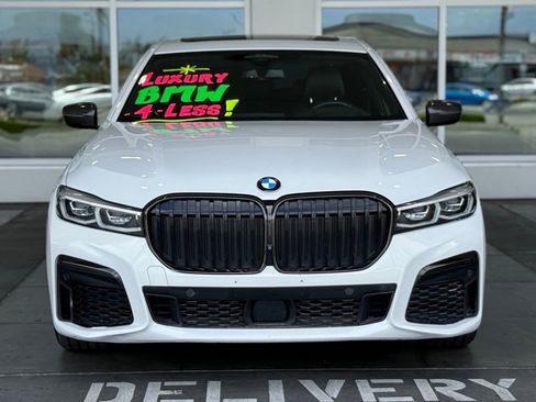 Used 2022 BMW 740i w/ M Sport Package RWD image 4