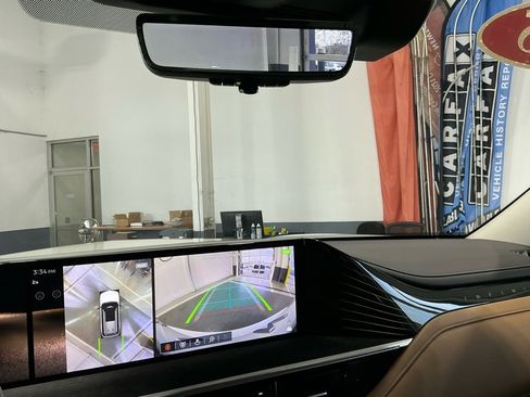 Used 2025 INFINITI QX80 Sensory image 8