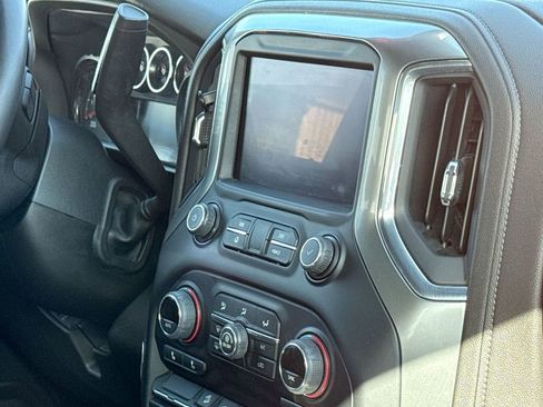 Used 2022 Chevrolet Silverado 1500 LT Trail Boss w/ LPO, Dark Essentials Package AWD/4WD image 12