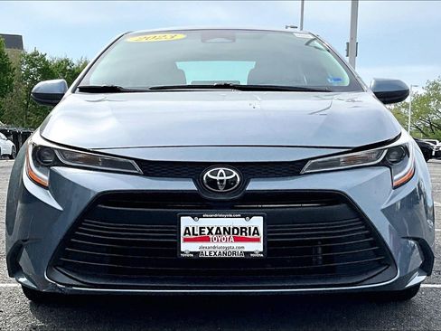 Used 2023 Toyota Corolla LE image 3