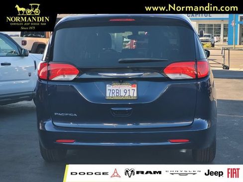 Used 2017 Chrysler Pacifica LX FWD image 5