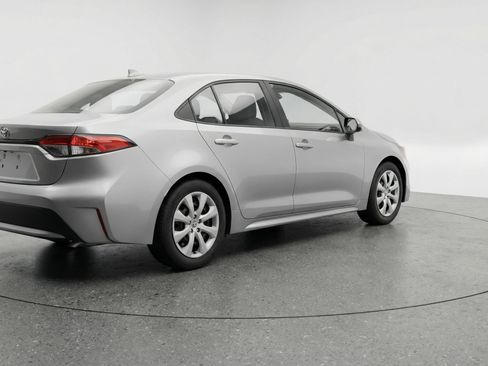 Used 2025 Toyota Corolla LE image 9