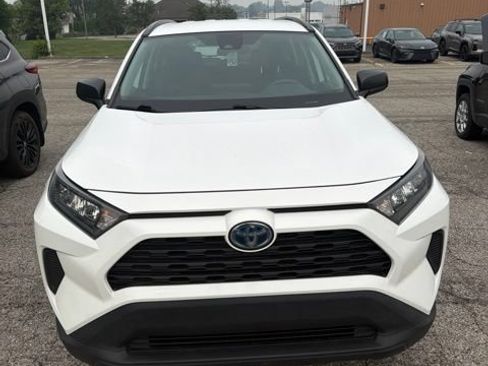 Used 2022 Toyota RAV4 LE AWD/4WD image 2