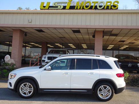 Used 2020 Mercedes-Benz GLB 250 4MATIC w/ Premium Package image 4