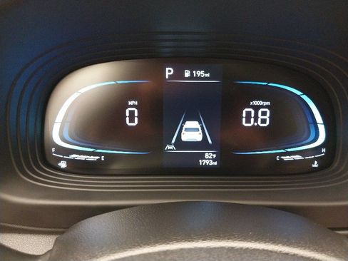 Used 2025 Hyundai Venue Limited FWD image 11