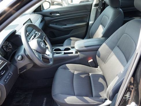 Used 2024 Nissan Altima 2.5 SV FWD image 4