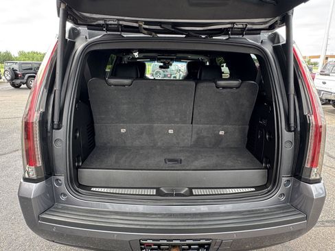 Used 2019 Cadillac Escalade Platinum w/ Escalade Sport Edition AWD/4WD image 33