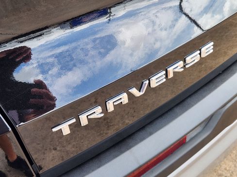 Used 2026 Chevrolet Traverse LT FWD image 13