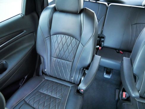 Used 2022 Buick Enclave Avenir w/ Avenir Technology Package image 12