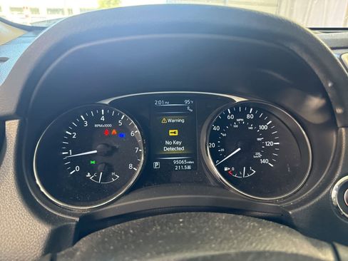 Used 2015 Nissan Rogue SV w/ SV Premium Package FWD image 20