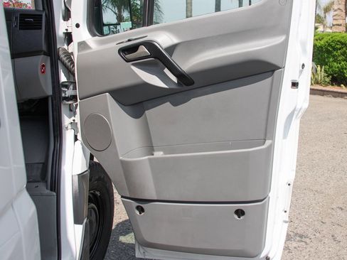 Used 2016 Mercedes-Benz Sprinter 2500 image 37