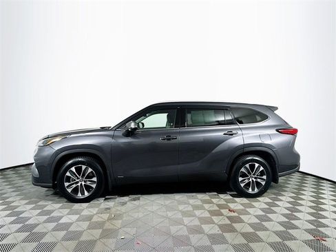 Used 2022 Toyota Highlander XLE image 5
