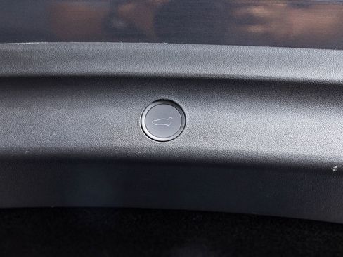 Used 2023 Tesla Model Y Performance image 22