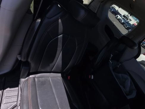Used 2018 Chrysler Pacifica Touring-L FWD image 7