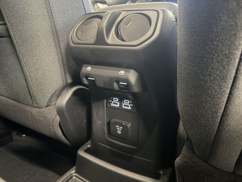 Used 2025 Jeep Wrangler Unlimited Sahara w/ Safety Group AWD/4WD image 22