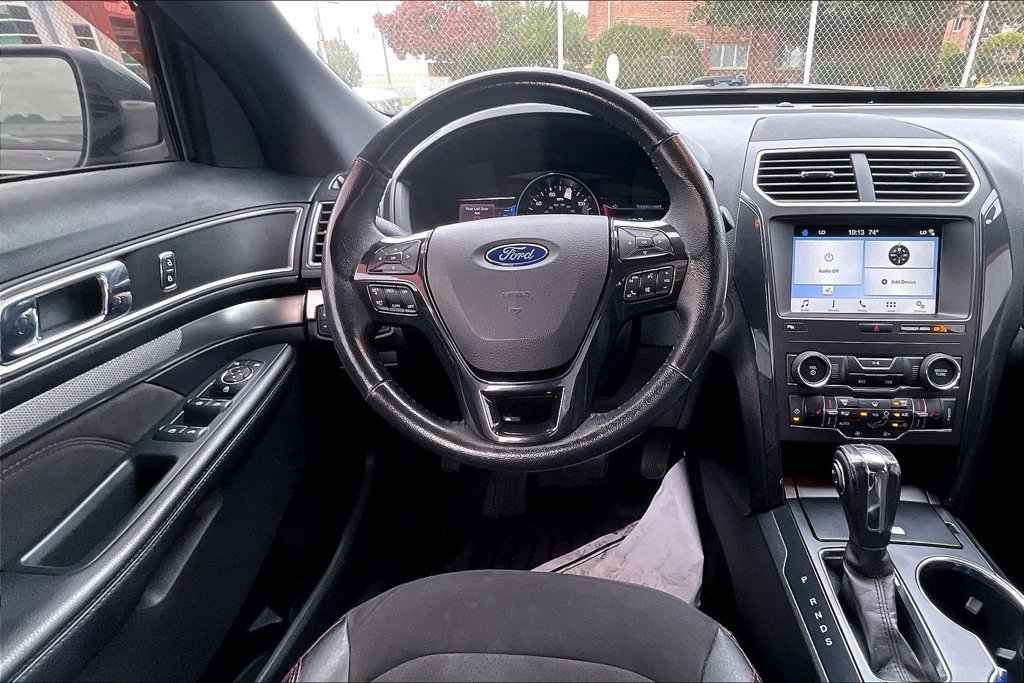 Used 2018 Ford Explorer XLT w/ Equipment Group 202A AWD/4WD image 4