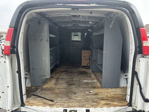 Used 2015 Chevrolet Express 2500 image 28