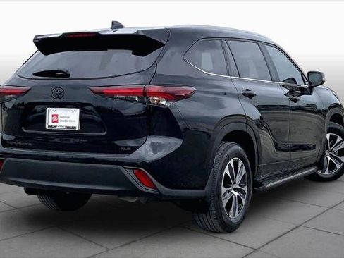 Certified 2024 Toyota Highlander XLE FWD image 13