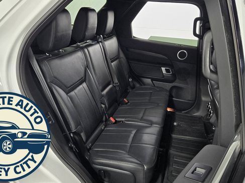 Used 2019 Land Rover Discovery HSE image 37