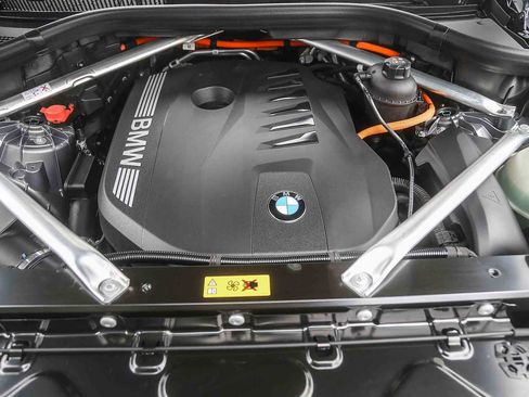 Used 2026 BMW X5 xDrive50e image 23
