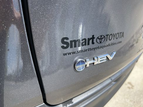 Certified 2025 Toyota Sienna XLE FWD image 11