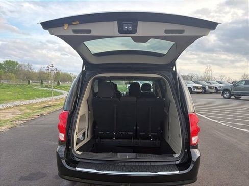 Used 2018 Dodge Grand Caravan SE FWD image 9