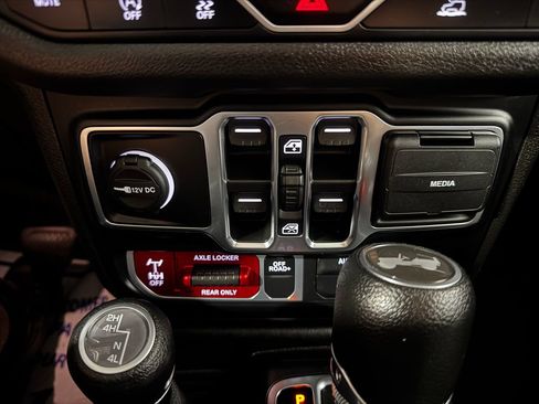 Used 2024 Jeep Wrangler Unlimited Sport AWD/4WD image 37