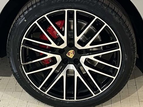 Certified 2023 Porsche Macan S AWD/4WD image 15