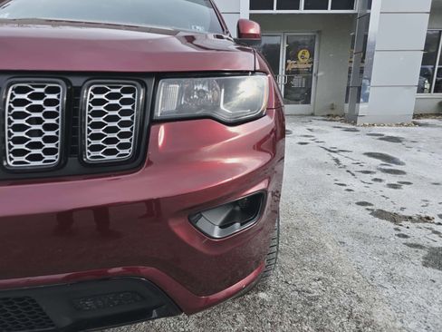Used 2022 Jeep Grand Cherokee Laredo X image 9