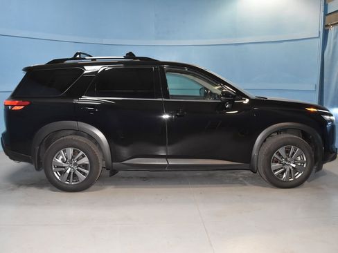 Certified 2025 Nissan Pathfinder SV image 21