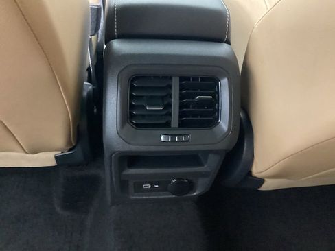 Used 2024 Volkswagen Tiguan SE w/ Panoramic Sunroof Package AWD/4WD image 31