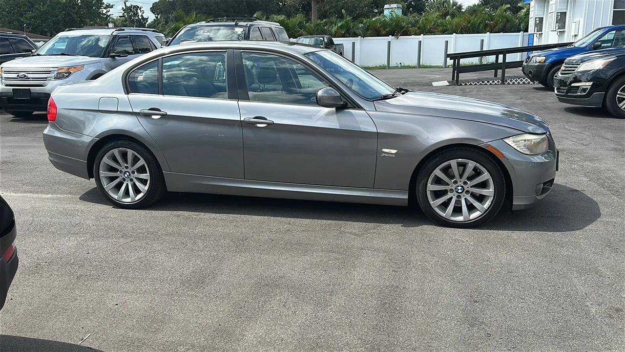 Used 2011 BMW 328i xDrive Sedan AWD/4WD image 7