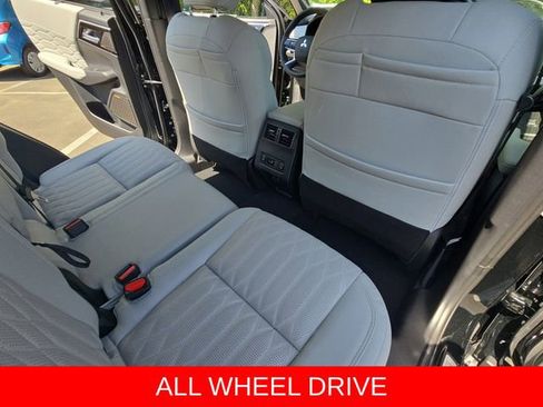 Used 2025 Mitsubishi Outlander AWD image 12