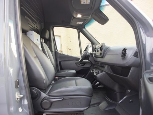 Used 2023 Mercedes-Benz Sprinter 2500 image 11