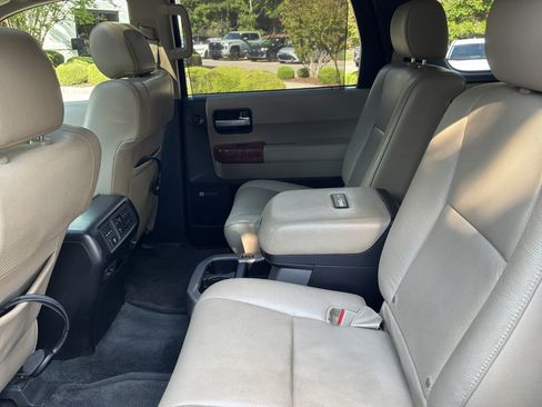 Used 2018 Toyota Sequoia Platinum AWD/4WD image 31