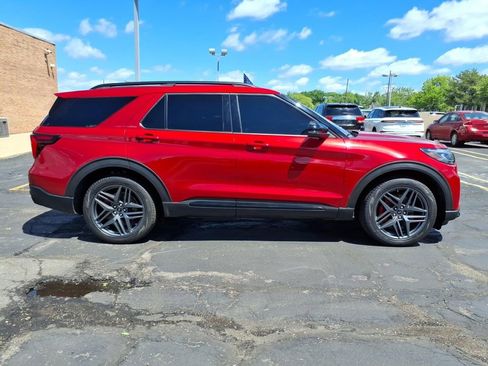 Used 2025 Ford Explorer ST AWD/4WD image 8