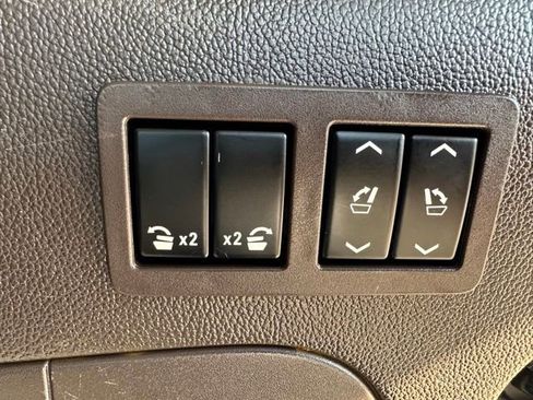 Used 2020 GMC Yukon XL Denali w/ Denali Ultimate Package AWD/4WD image 36