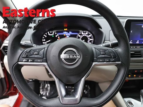 Used 2025 Nissan Altima 2.5 SV FWD image 10