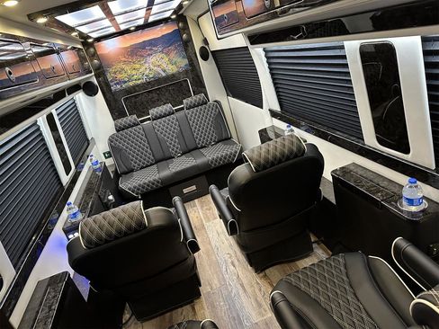 Used 2024 Mercedes-Benz Sprinter 3500 image 32