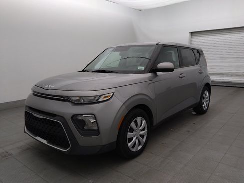 Used 2022 Kia Soul LX FWD image 2