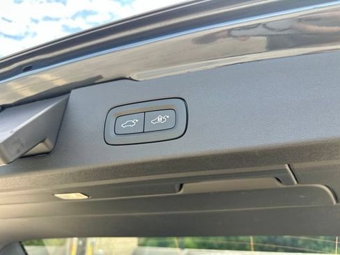 Certified 2025 Volvo V60 B5 Cross Country Plus AWD/4WD image 36