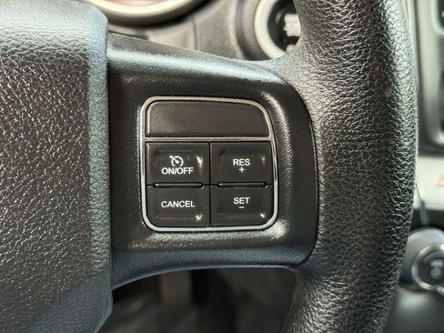 Used 2019 Dodge Journey SE image 32