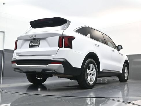 Used 2025 Kia Sorento LX FWD image 23