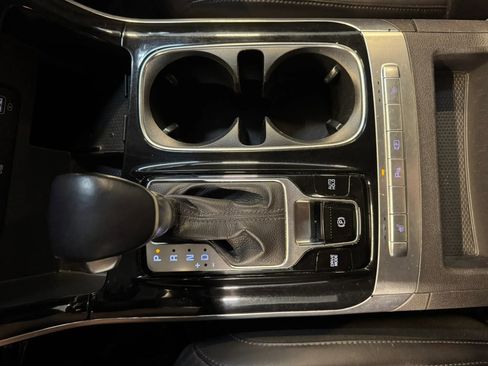 Used 2022 Kia Carnival EX FWD image 19