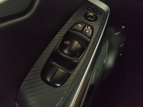 Used 2025 Nissan Sentra SR FWD image 27