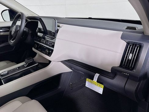 New 2025 Nissan Pathfinder SL w/ SL Premium Package image 32