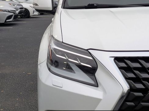 Used 2020 Lexus GX 460 Luxury w/ Accessory Package image 10