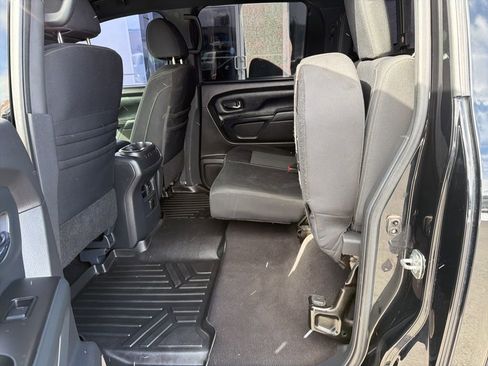 Used 2018 Nissan Titan SV w/ SV Convenience Package image 29