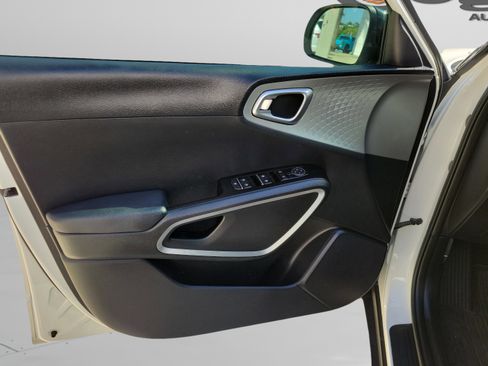 Used 2024 Kia Soul S FWD image 27