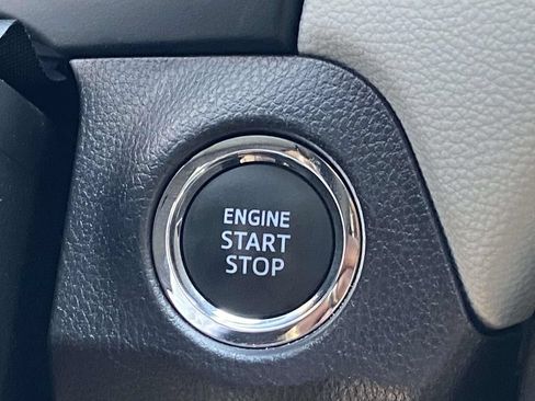Used 2025 Toyota RAV4 XLE FWD image 27